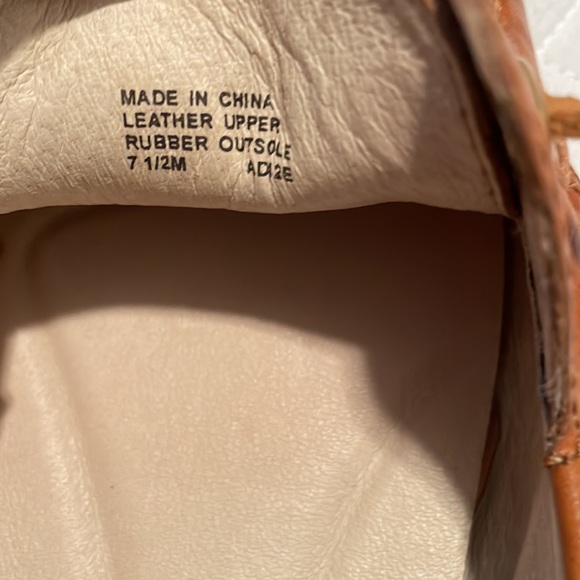 MICHAEL KORS tan Stylish iconic logo detailing in a moccasin flat. - Picture 6 of 6